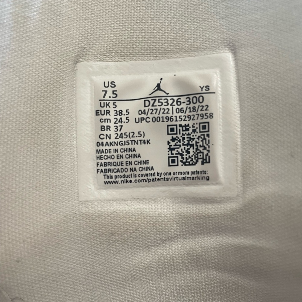 WMNS AIR JORDAN 1 MID SE - Picture 8 of 15